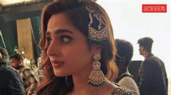 Ayesha Khan's True Age: Uncovering The Facts