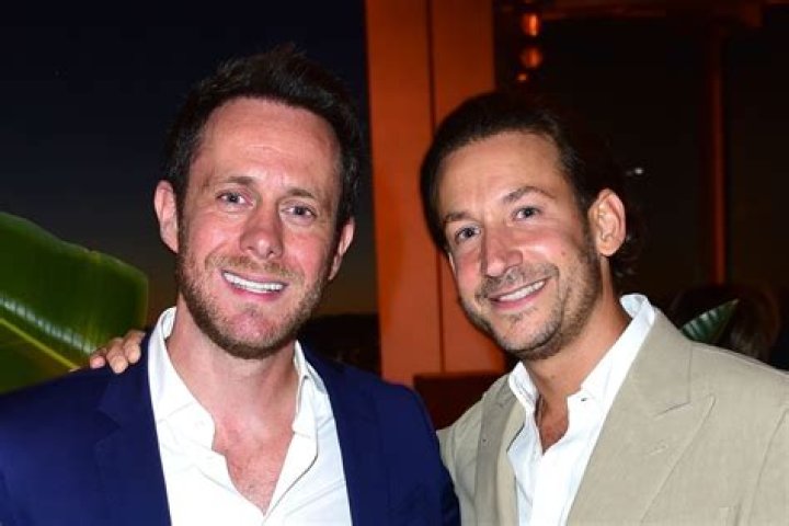 Do James and David work for Mauricio?