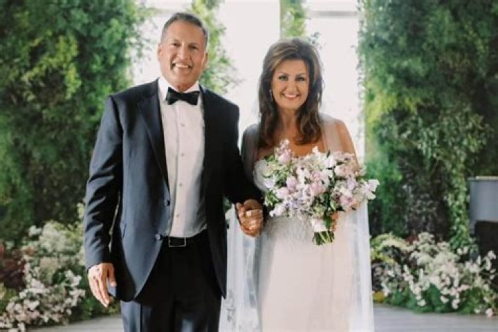 Get The Inside Scoop On Lisa Weiss: Doug Weiss's Wife