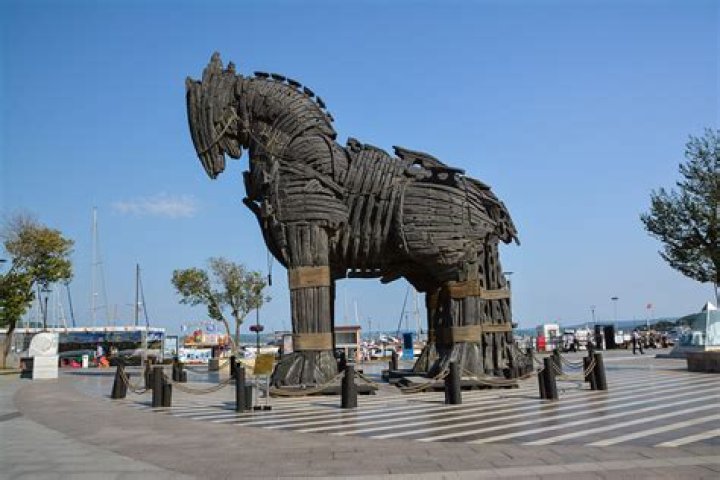 How big was the Trojan horse?