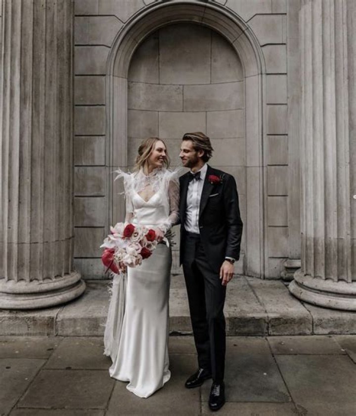 Top Result | Is Jonathan Taylor Thomas Married? Full Answer